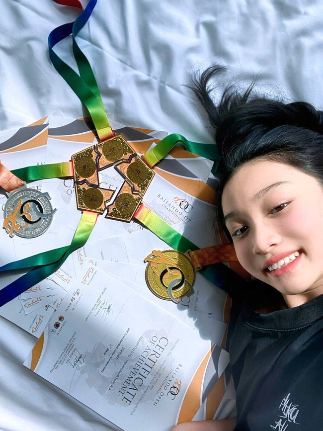 Con g&aacute;i 12 tuổi của trưởng nh&oacute;m Big Toe gi&agrave;nh cơn mưa giải thưởng Dancesport- Ảnh 4.