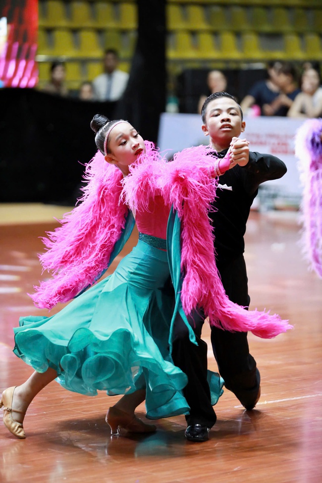 Con g&aacute;i 12 tuổi của trưởng nh&oacute;m Big Toe gi&agrave;nh cơn mưa giải thưởng Dancesport- Ảnh 5.