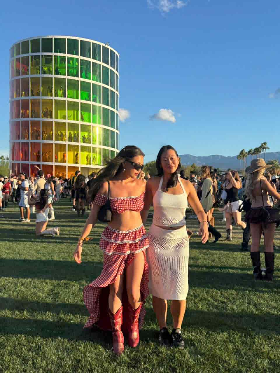 Cuộc sống vi&ecirc;n m&atilde;n ở tuổi U50 của Phượng Chanel: Sống độc th&acirc;n vui vẻ, t&agrave;i sản lớn nhất l&agrave; 3 c&ocirc; con g&aacute;i xinh đẹp v&agrave; ngoan ngo&atilde;n - Ảnh 9.