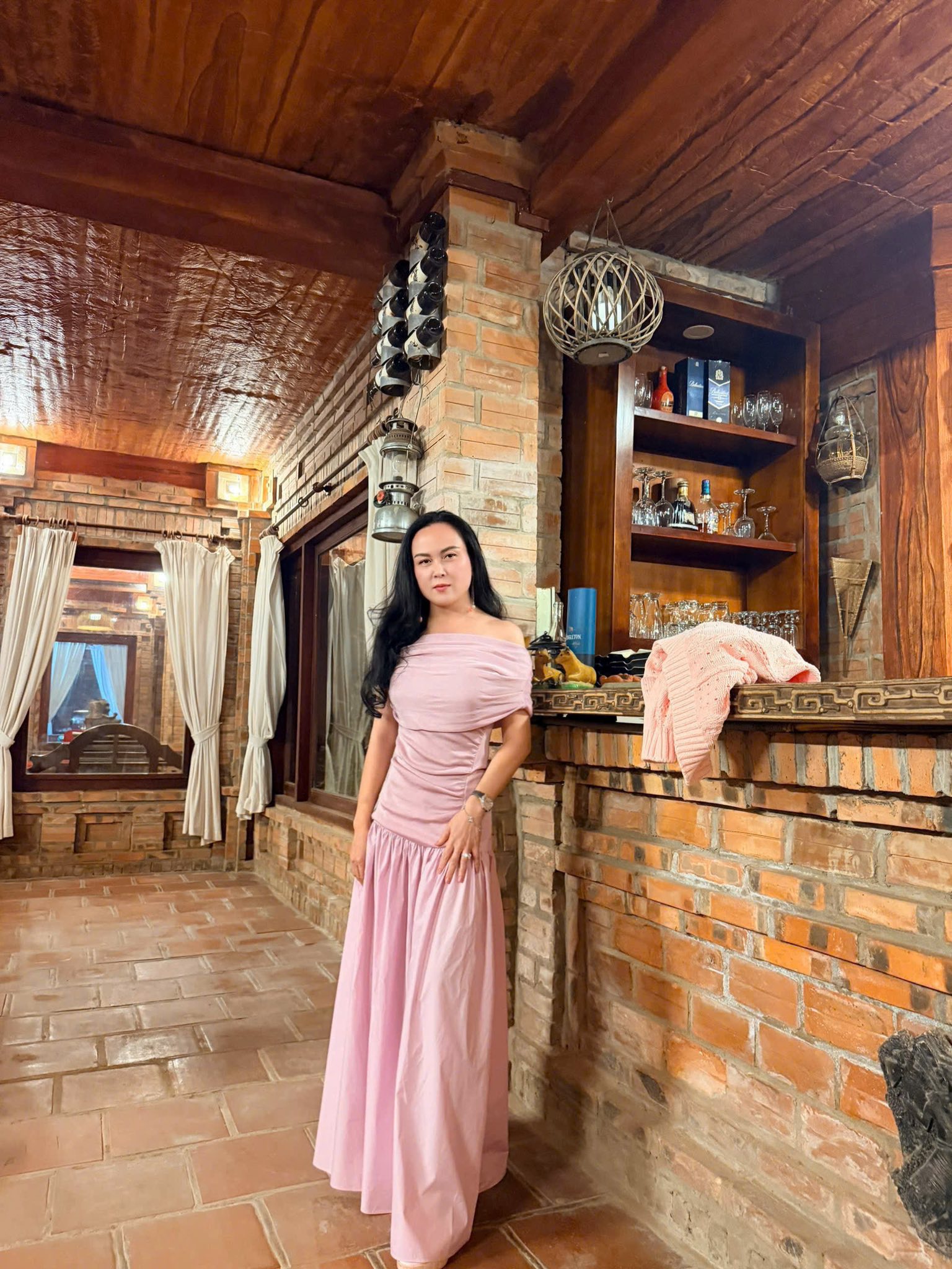 Cuộc sống vi&ecirc;n m&atilde;n ở tuổi U50 của Phượng Chanel: Sống độc th&acirc;n vui vẻ, t&agrave;i sản lớn nhất l&agrave; 3 c&ocirc; con g&aacute;i xinh đẹp v&agrave; ngoan ngo&atilde;n - Ảnh 6.