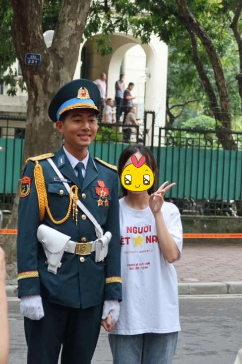 Vũ Ch&iacute; Hưng v&agrave; người y&ecirc;u: Chuyện t&igrave;nh ngọt ng&agrave;o Sau 1 năm c&ocirc;ng khai tại đại nhạc hội - Ảnh 1.