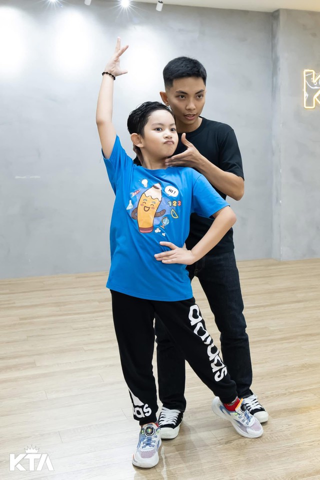 Kubi Minh Cường: Cậu b&eacute; 11 tuổi xuất sắc trong Dancesport , niềm tự h&agrave;o của mẹ v&agrave; b&eacute; - Ảnh 2.