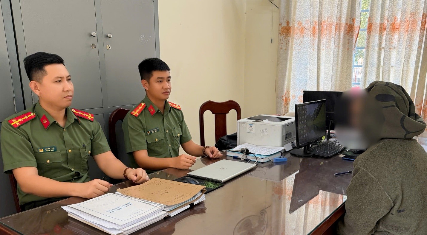 Bị phạt 7 , 5 triệu Đồng v&igrave; b&ocirc;i nhọ h&agrave;ng x&oacute;m tr&ecirc;n mạng x&atilde; hội - Ảnh 1.