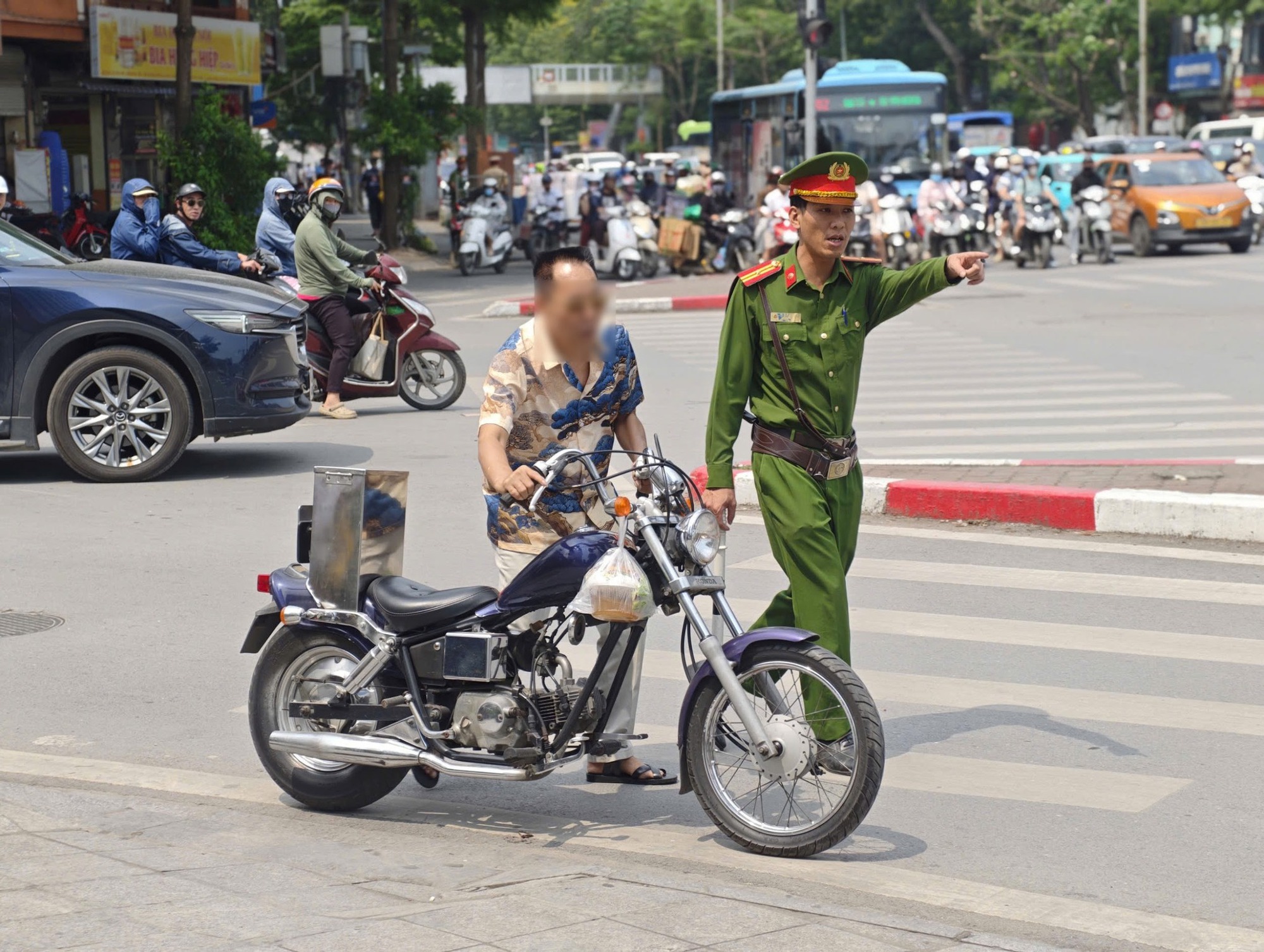 Tất cả người tham gia giao th&ocirc;ng ở H&agrave; Nội ch&uacute; &yacute; - Ảnh 5.