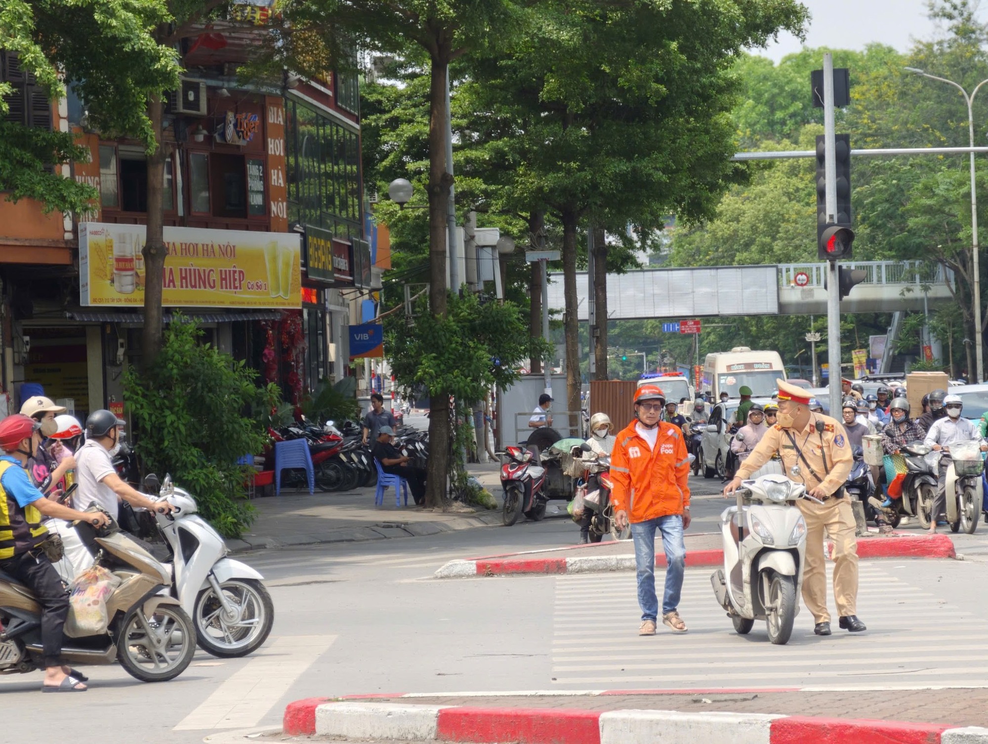 Tất cả người tham gia giao th&ocirc;ng ở H&agrave; Nội ch&uacute; &yacute; - Ảnh 2.