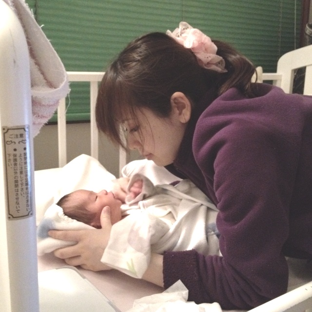 Con gái sinh con thứ hai, mẹ chồng ngày nào cũng bồi bổ yến, canh cá, gà tần… còn tôi thì nhất quyết bắt con ly hôn - Ảnh 1.