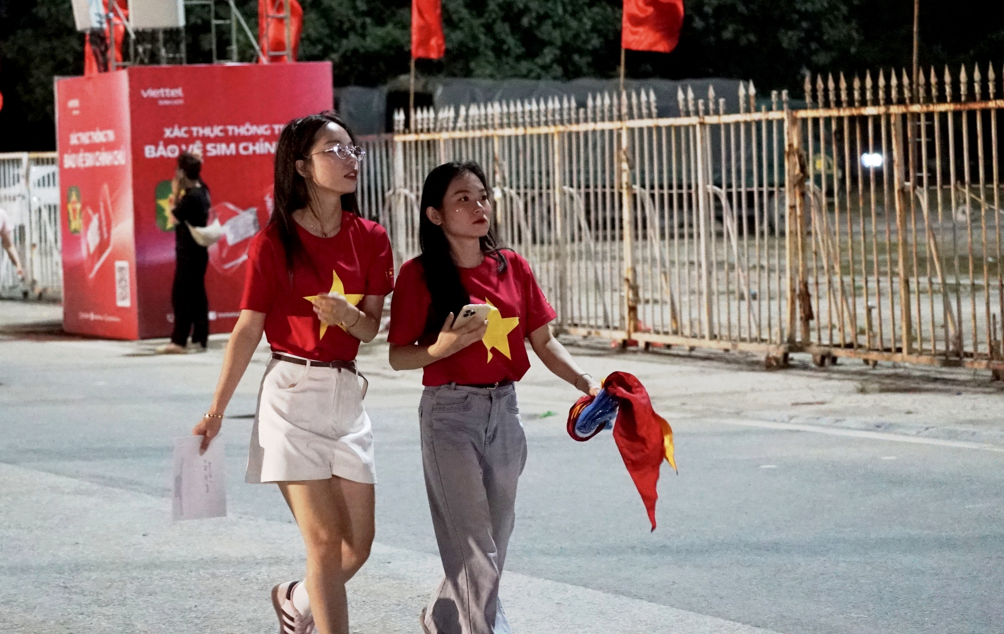 &Acirc;m vang Tổ quốc 2026: Đ&ecirc;m nghệ thuật rực rỡ tại s&acirc;n vận động Quốc gia Mỹ Đ&igrave;nh - Ảnh 7.