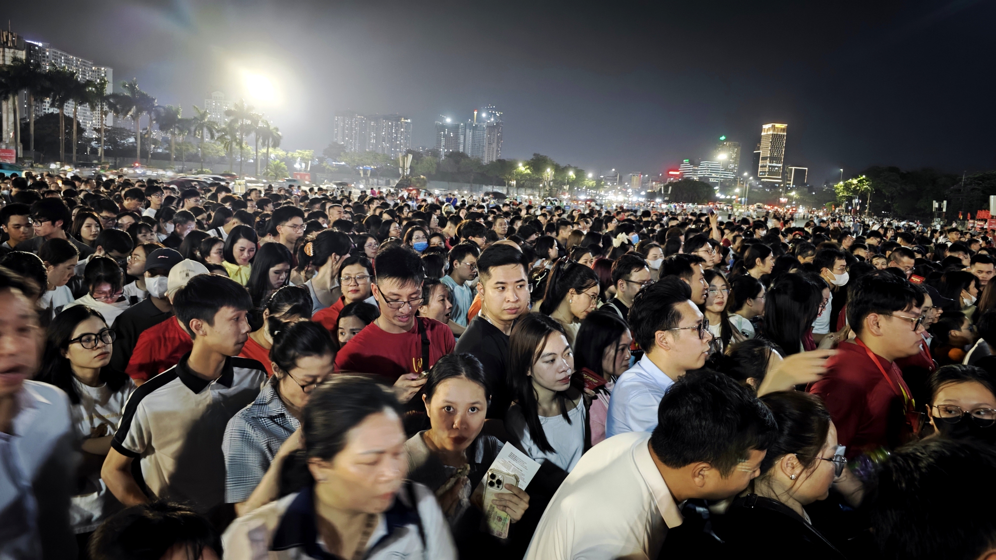 &Acirc;m vang Tổ quốc 2026: Đ&ecirc;m nghệ thuật rực rỡ tại s&acirc;n vận động Quốc gia Mỹ Đ&igrave;nh - Ảnh 2.