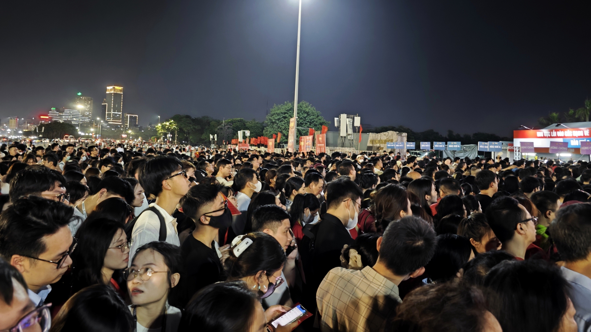 &Acirc;m vang Tổ quốc 2026: Đ&ecirc;m nghệ thuật rực rỡ tại s&acirc;n vận động Quốc gia Mỹ Đ&igrave;nh - Ảnh 3.