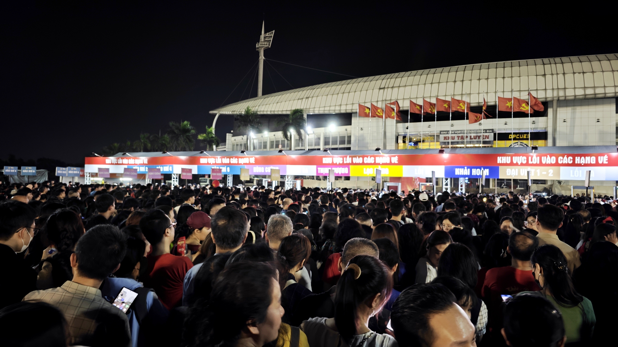 &Acirc;m vang Tổ quốc 2026: Đ&ecirc;m nghệ thuật rực rỡ tại s&acirc;n vận động Quốc gia Mỹ Đ&igrave;nh - Ảnh 1.