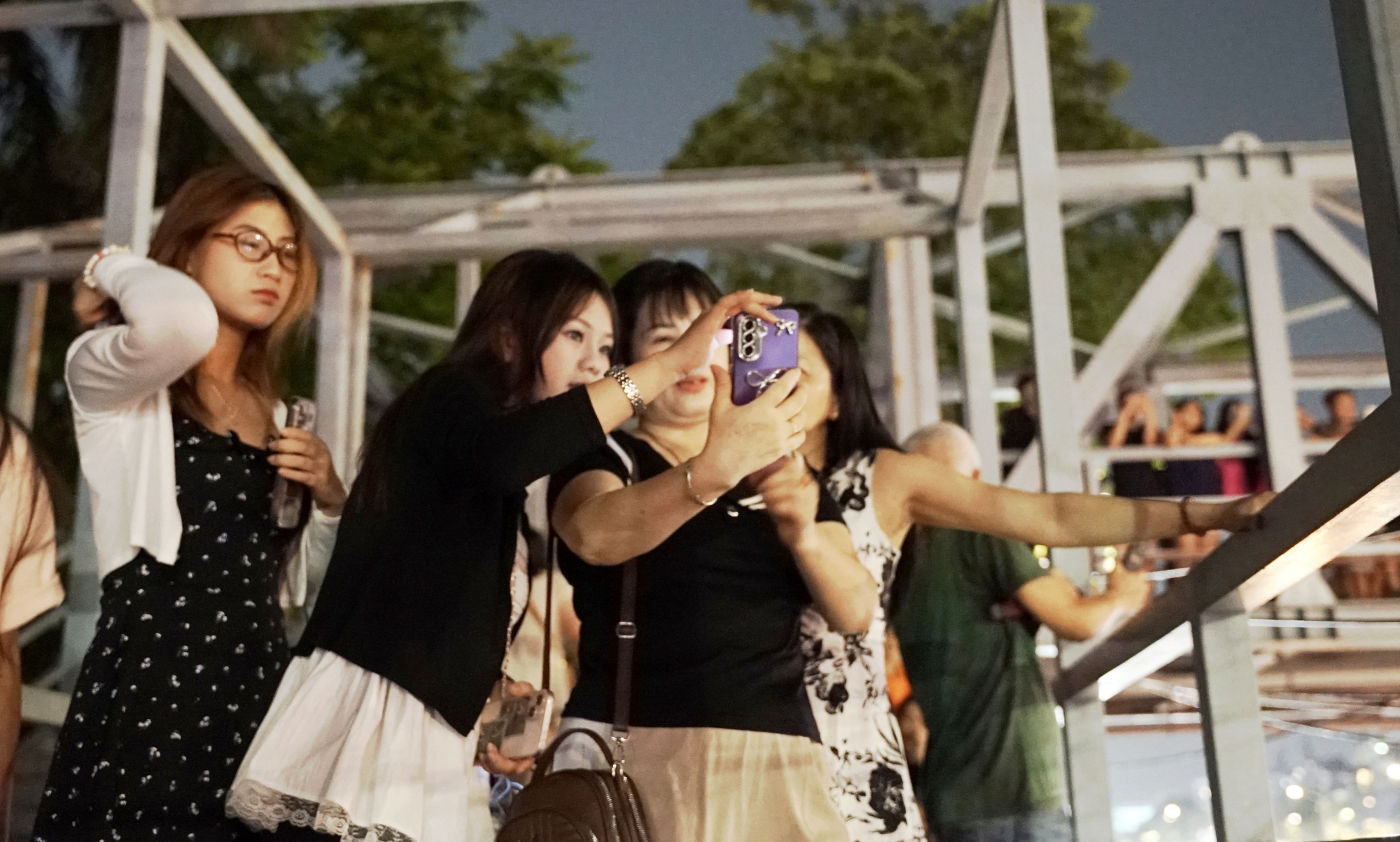 &Acirc;m vang Tổ quốc 2026: Đ&ecirc;m nghệ thuật rực rỡ tại s&acirc;n vận động Quốc gia Mỹ Đ&igrave;nh - Ảnh 10.