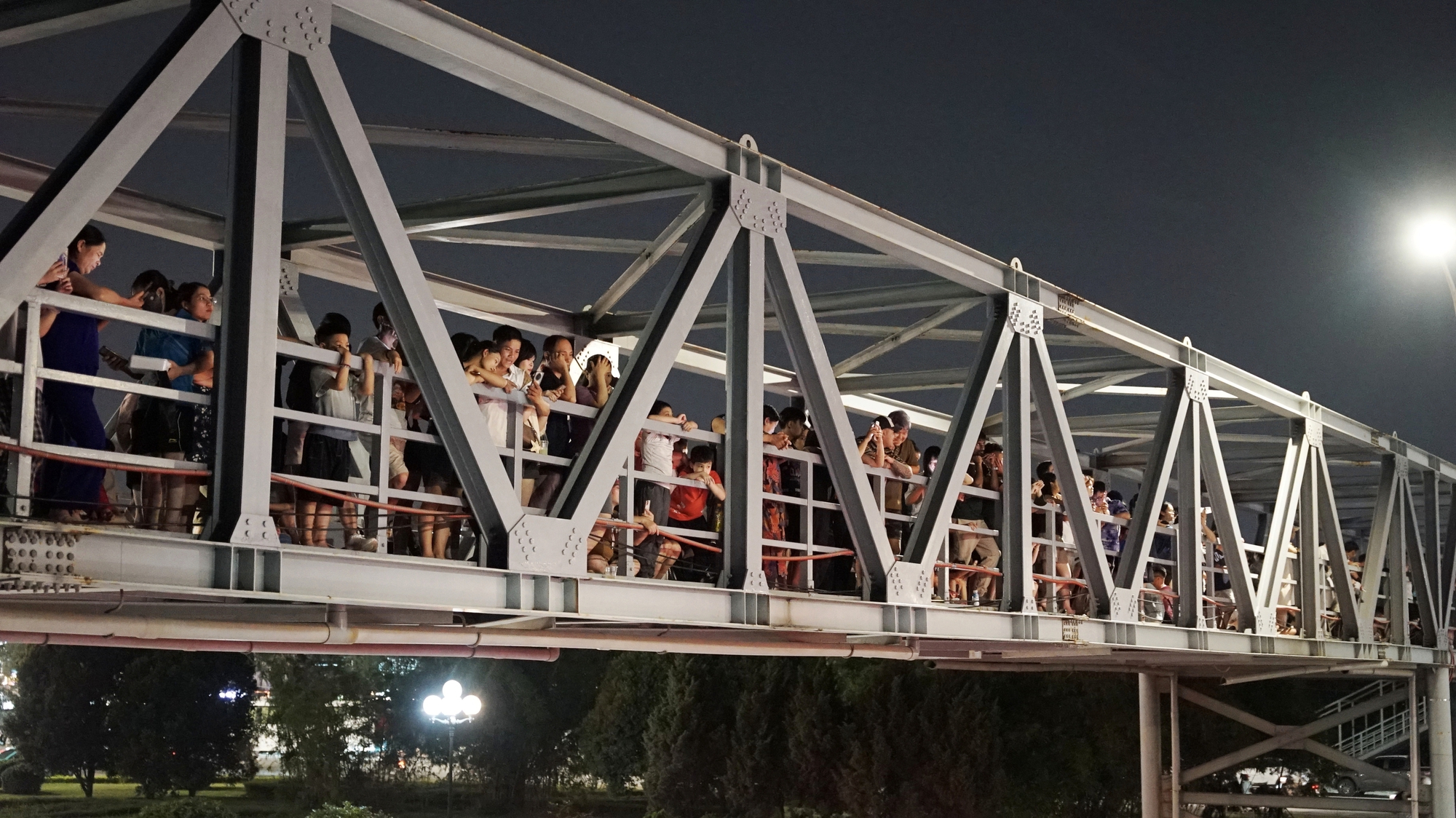 &Acirc;m vang Tổ quốc 2026: Đ&ecirc;m nghệ thuật rực rỡ tại s&acirc;n vận động Quốc gia Mỹ Đ&igrave;nh - Ảnh 13.