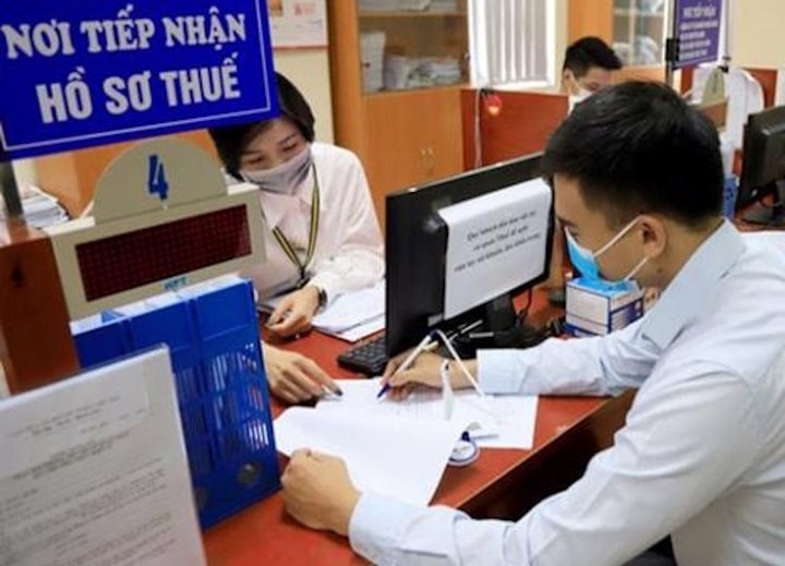 Cơ quan thuế cảnh b&aacute;o hạn ch&oacute;t nộp thuế 2026 v&agrave; l&atilde;i suất chậm nộp 0 , 03 % / ng&agrave;y - Ảnh 1.