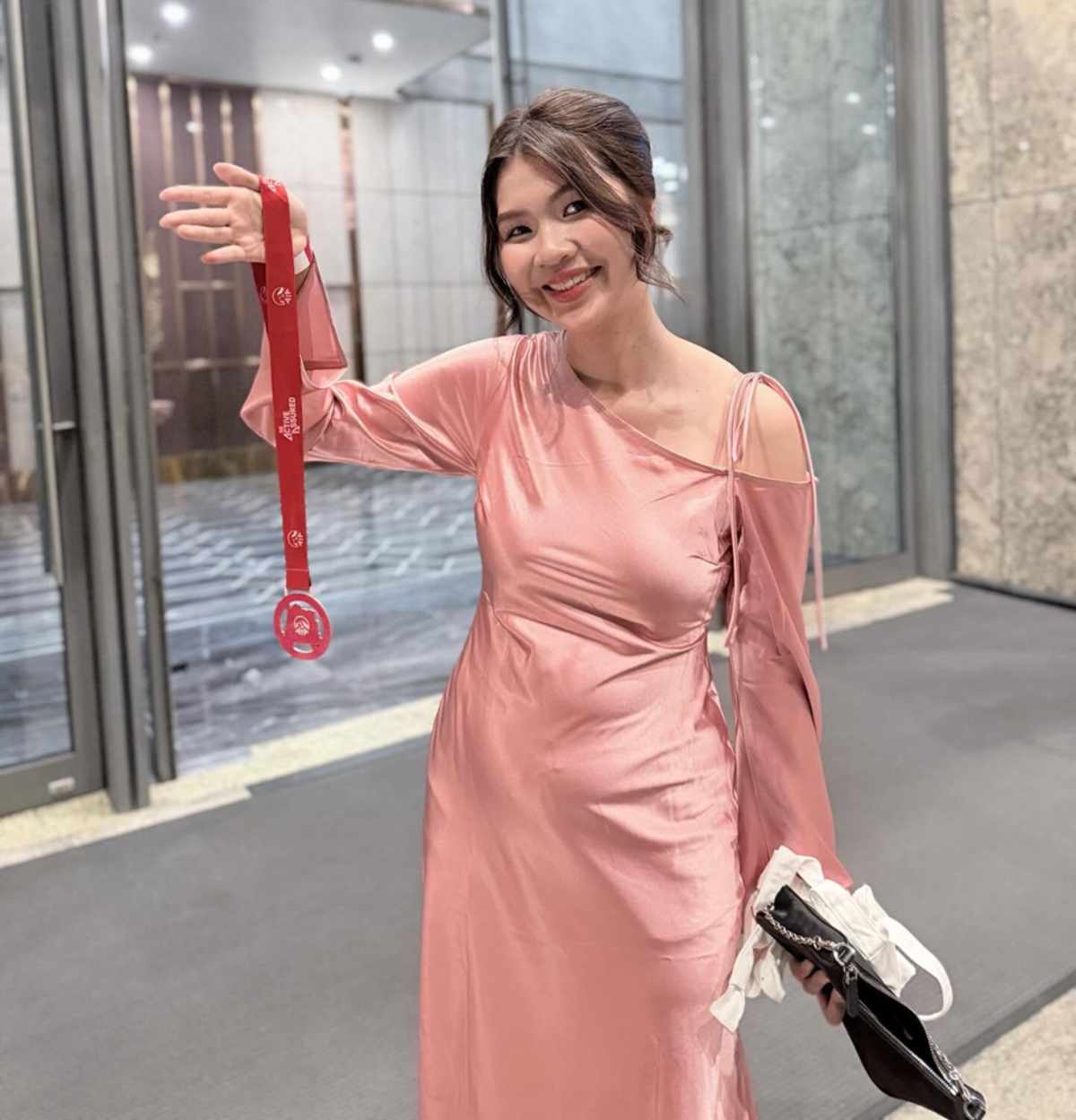 25 năm tự ti, 10 tiếng trên bàn mổ và nụ cười xứng đáng sau mọi nỗi đau của một cô gái U30 - Ảnh 2.