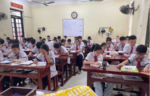 Cuộc đua IELTS từ bậc THCS: Khi chứng chỉ quốc tế trở th&agrave;nh nỗi &aacute;m ảnh x&eacute;t tuyển của phụ huynh - Ảnh 1.