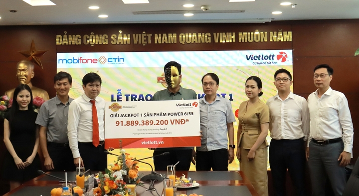 Doanh nh&acirc;n Ninh B&igrave;nh tr&uacute;ng giải Jackpot gần 92 tỷ đồng khi chuẩn bị bữa tối - Ảnh 1.