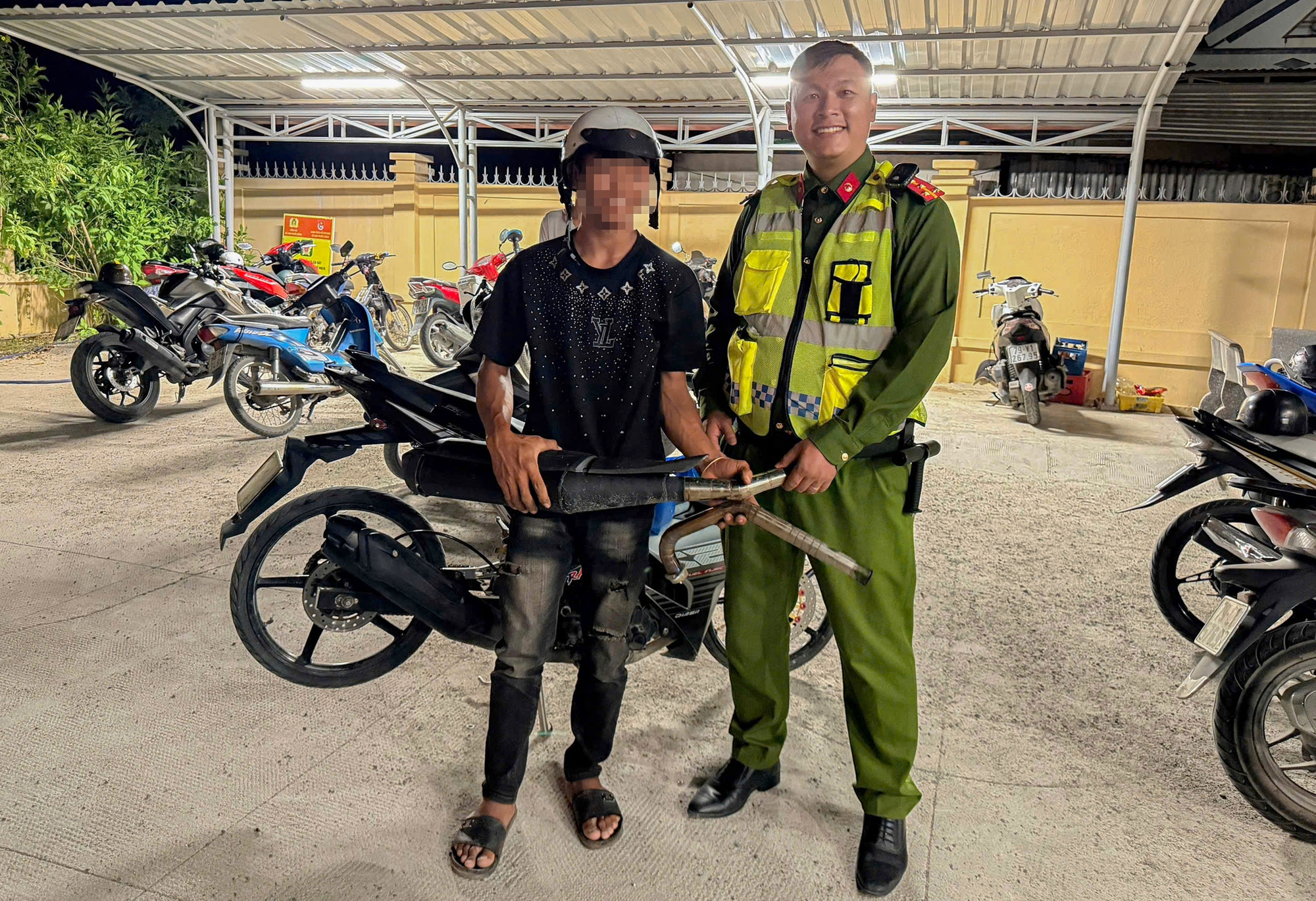 C&ocirc;ng an Ba Ng&ograve;i triển khai m&ocirc; h&igrave;nh đổi p&ocirc; độ chế lấy gạo thơm hiệu quả năm 2026 - Ảnh 1.