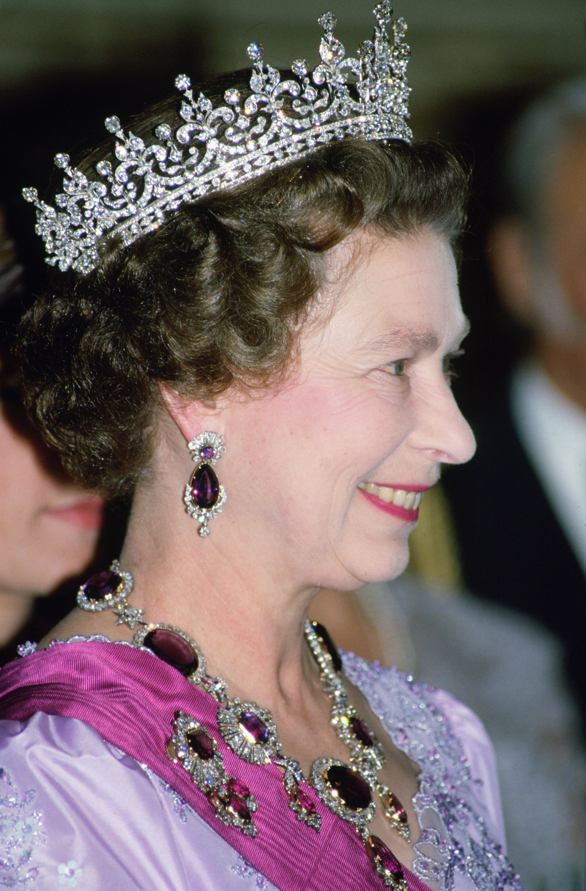 V&ograve;ng cổ thạch anh t&iacute;m của Vương hậu Camilla tại Nh&agrave; Trắng: B&aacute;u vật 200 năm - Ảnh 3.