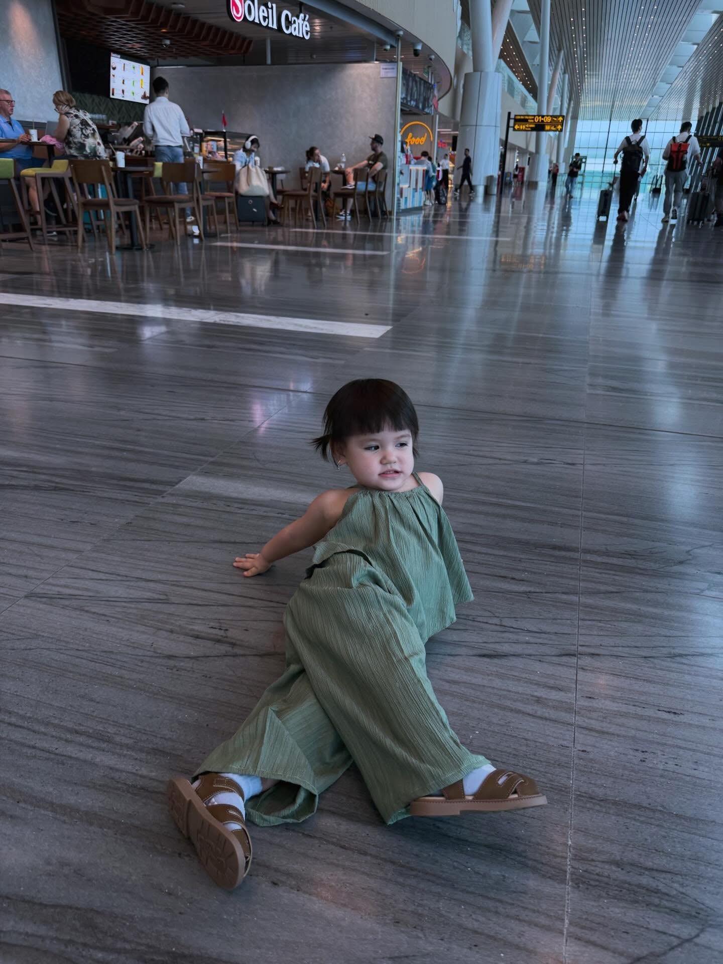 B&eacute; Cốm - con g&aacute;i TikToker Long Chun g&acirc;y sốt v&igrave; vẻ ngo&agrave;i xinh xắn, nết ăn cưng đến mức mẹ n&agrave;o cũng muốn xin v&iacute;a!- Ảnh 16.