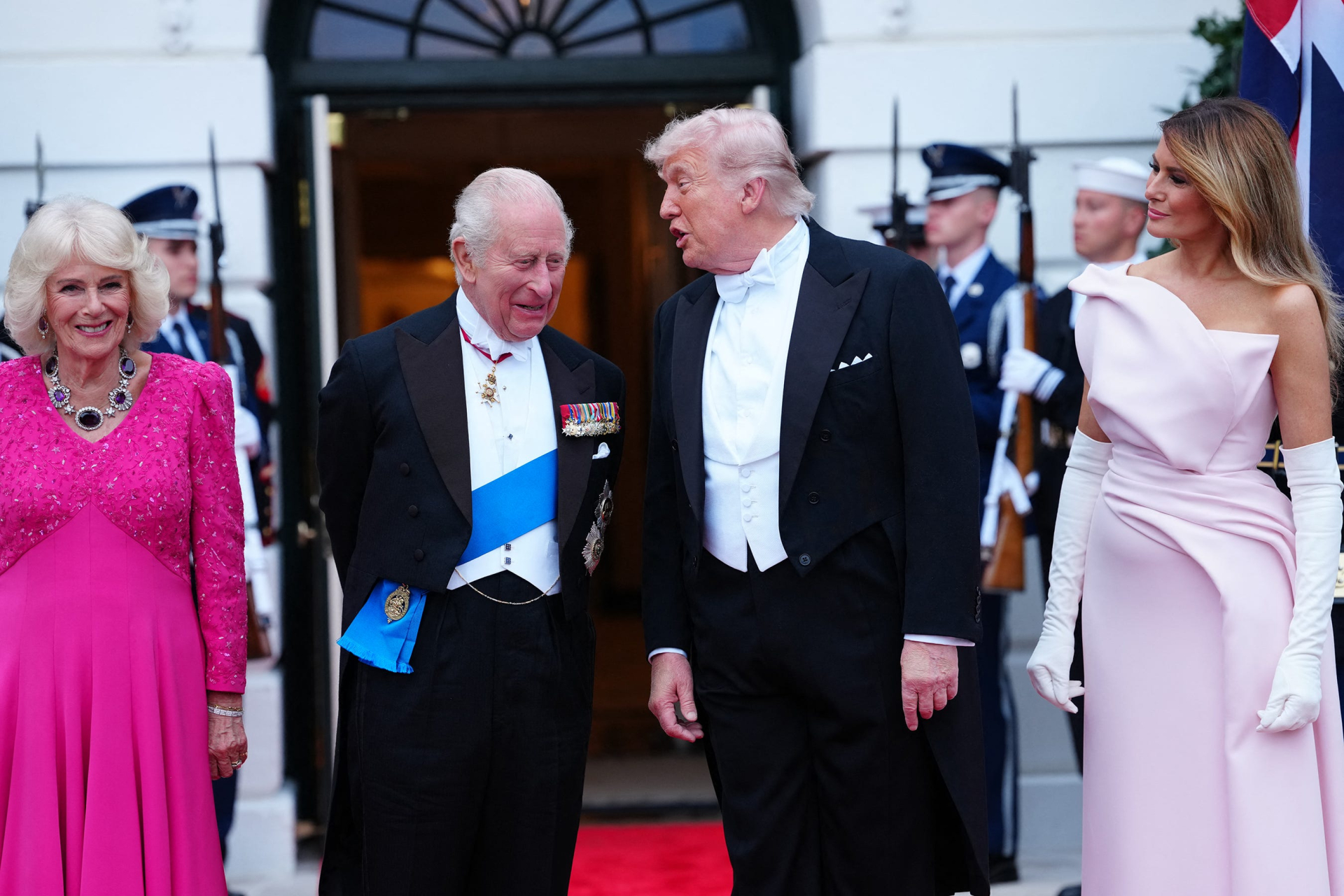 Vua Charles III tham dự tiệc quốc yến lịch sử tại Nh&agrave; Trắng c&ugrave;ng Tổng thống Trump - Ảnh 1.