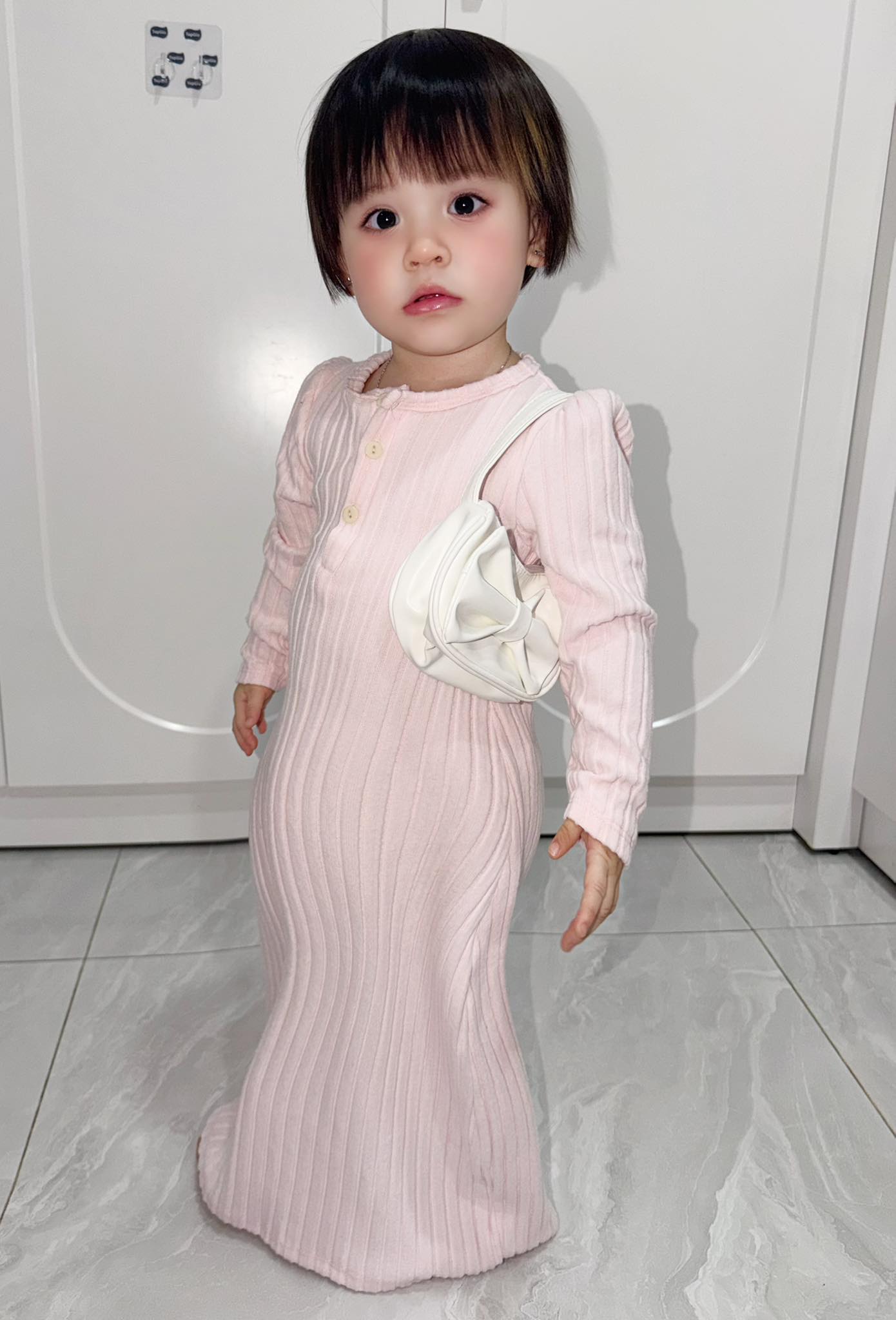 B&eacute; Cốm - con g&aacute;i TikToker Long Chun g&acirc;y sốt v&igrave; vẻ ngo&agrave;i xinh xắn, nết ăn cưng đến mức mẹ n&agrave;o cũng muốn xin v&iacute;a!- Ảnh 10.