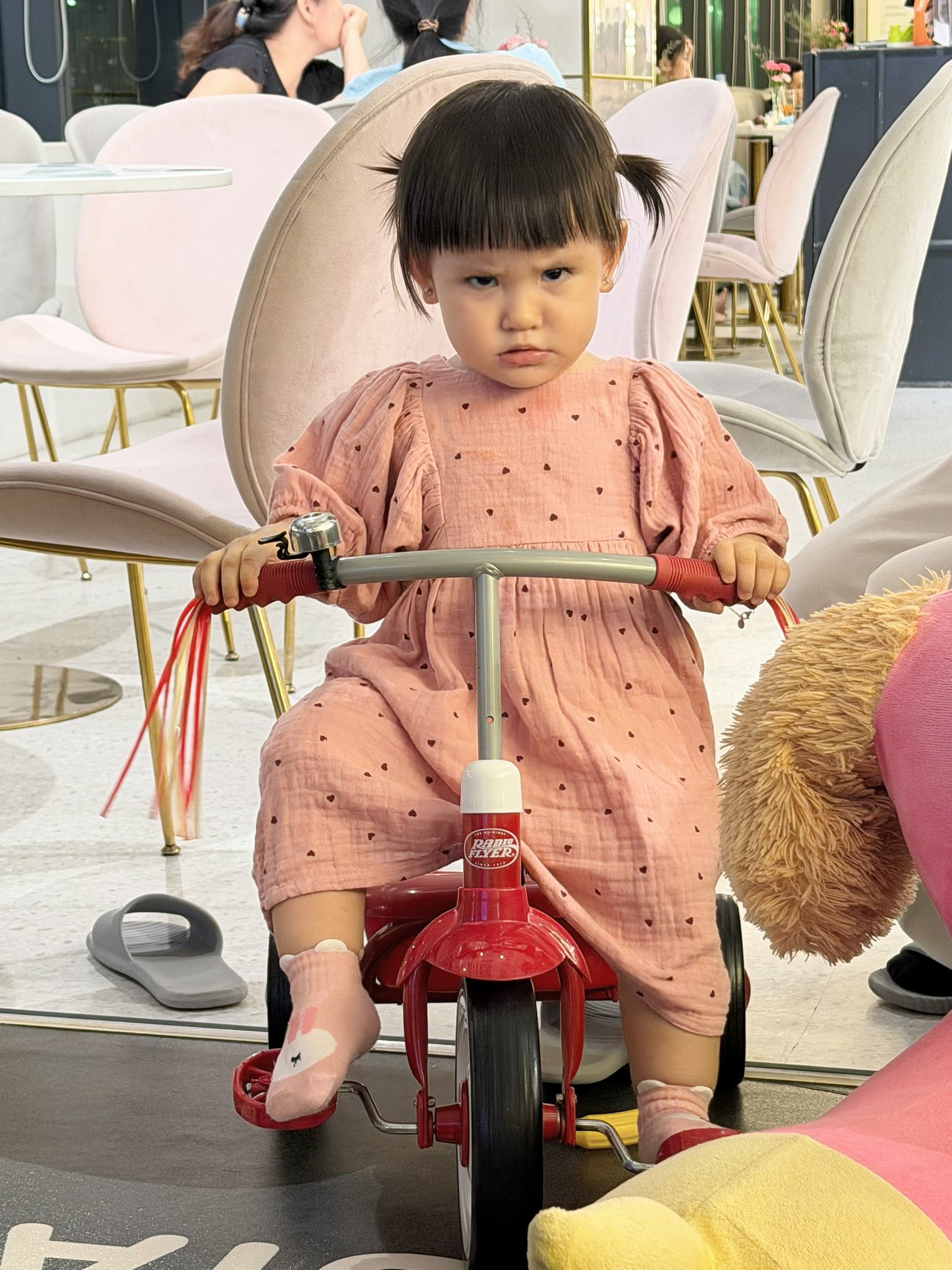 B&eacute; Cốm - con g&aacute;i TikToker Long Chun g&acirc;y sốt v&igrave; vẻ ngo&agrave;i xinh xắn, nết ăn cưng đến mức mẹ n&agrave;o cũng muốn xin v&iacute;a!- Ảnh 4.