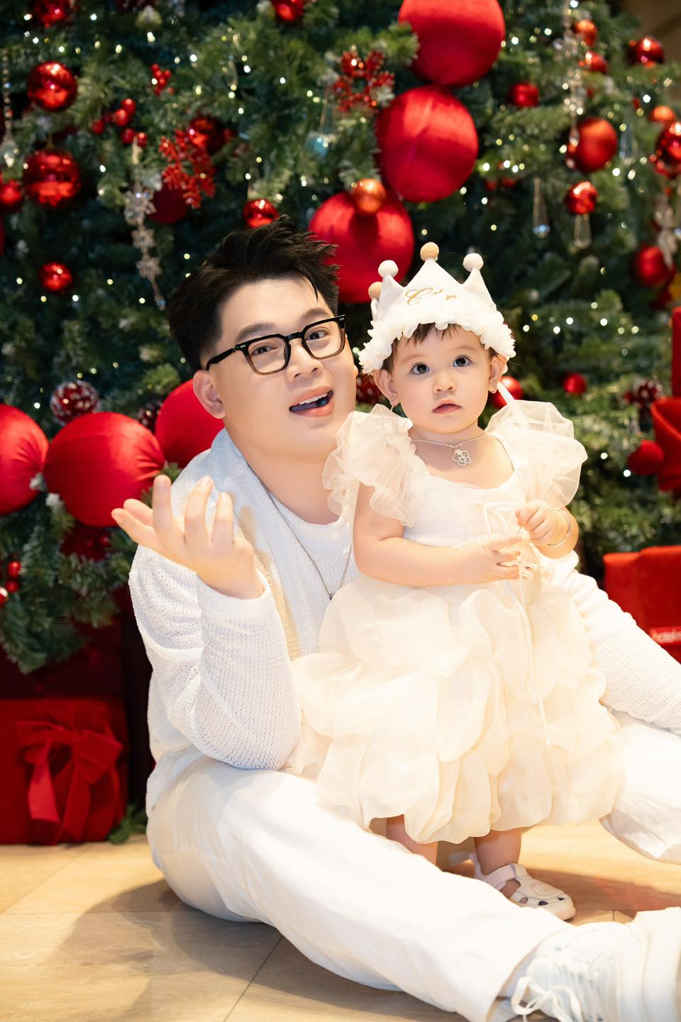 B&eacute; Cốm - con g&aacute;i TikToker Long Chun g&acirc;y sốt v&igrave; vẻ ngo&agrave;i xinh xắn, nết ăn cưng đến mức mẹ n&agrave;o cũng muốn xin v&iacute;a!- Ảnh 1.