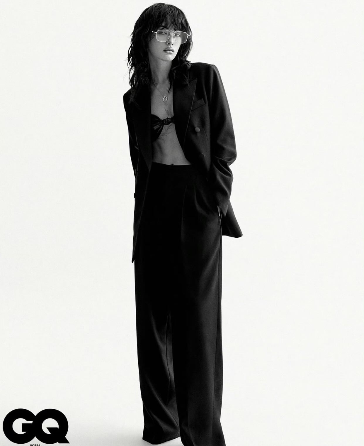 Mỹ nh&acirc;n đẹp nhất thế giới bị d&ograve;m ng&oacute; v&igrave; chiếc quần tựa như trong suốt- Ảnh 9.