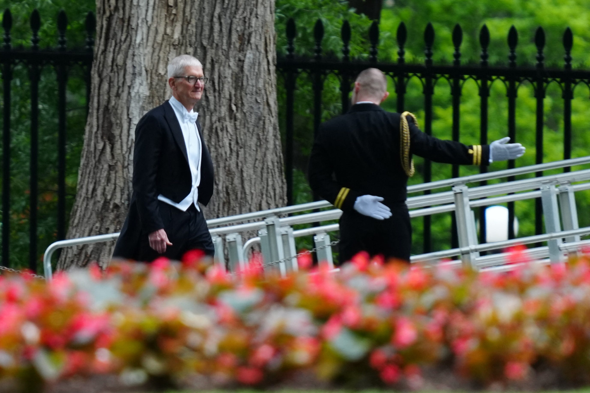 Vua Charles III tham dự tiệc quốc yến lịch sử tại Nh&agrave; Trắng c&ugrave;ng Tổng thống Trump - Ảnh 4.