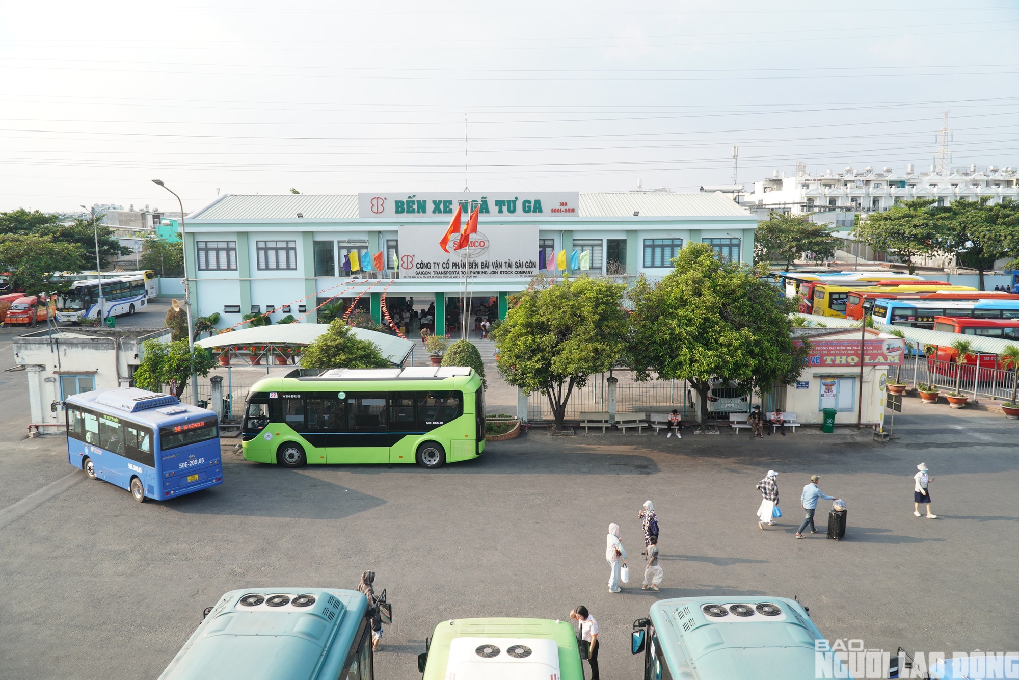 D&ograve;ng người rời TPHCM về qu&ecirc; lễ 30 - 4: Bến xe đ&ocirc;ng đ&uacute;c , giao th&ocirc;ng &ugrave;n tắc - Ảnh 13.