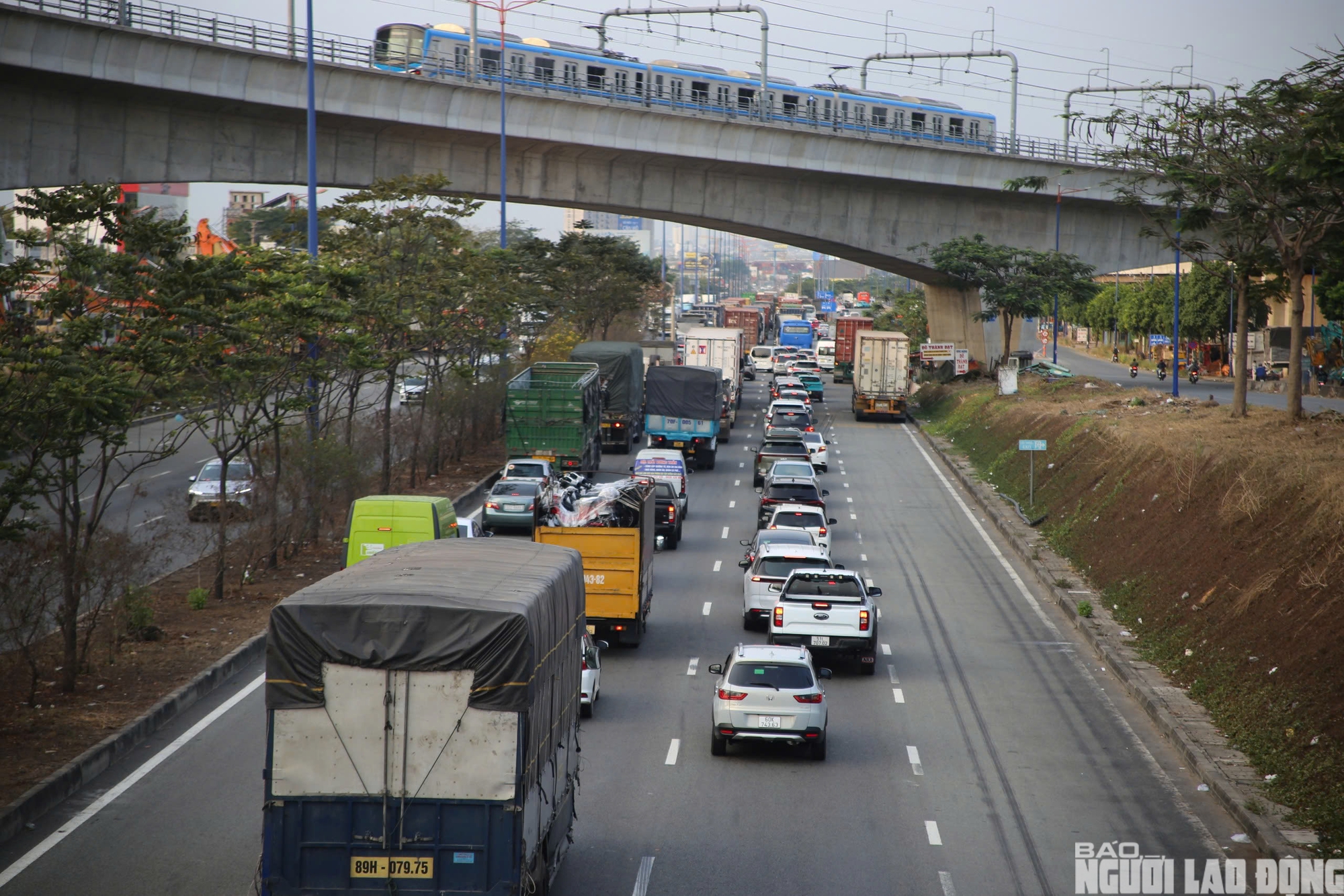 D&ograve;ng người rời TPHCM về qu&ecirc; lễ 30 - 4: Bến xe đ&ocirc;ng đ&uacute;c , giao th&ocirc;ng &ugrave;n tắc - Ảnh 14.