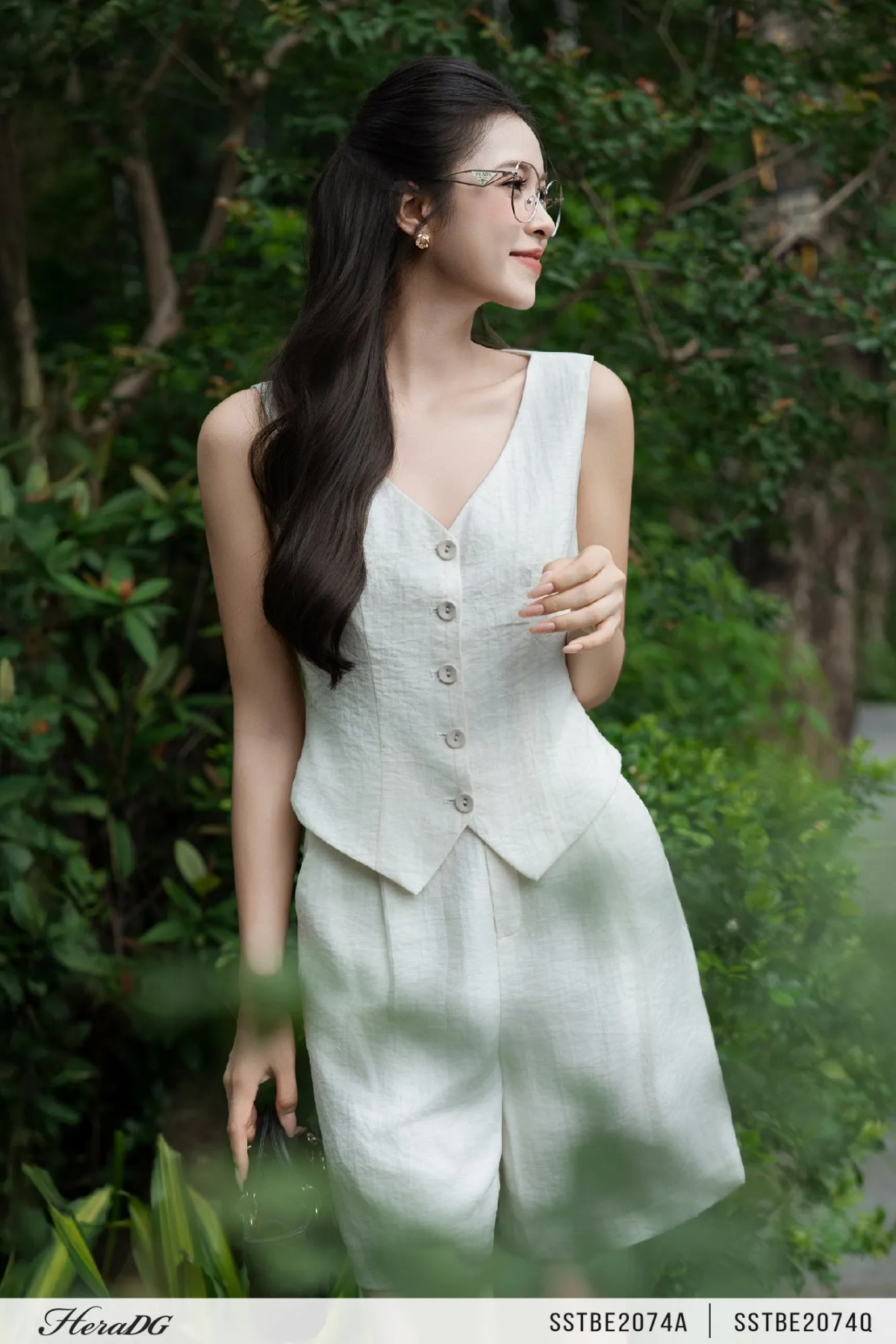 Gợi &yacute; trang phục ng&agrave;y lễ Quốc tế Lao động: Diện đồ nhẹ t&ecirc;nh nhưng vẫn &ldquo;đắt tiền&rdquo; như qu&yacute; c&ocirc; nghỉ dưỡng - Ảnh 5.