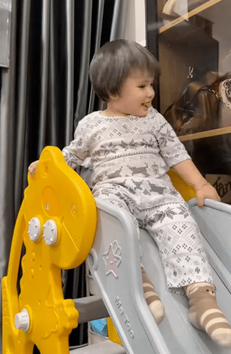 B&eacute; Cốm - con g&aacute;i TikToker Long Chun g&acirc;y sốt v&igrave; vẻ ngo&agrave;i xinh xắn, nết ăn cưng đến mức mẹ n&agrave;o cũng muốn xin v&iacute;a!- Ảnh 12.