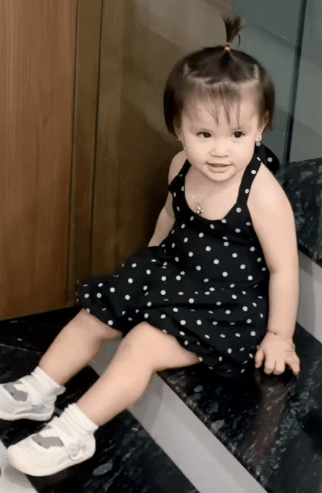 B&eacute; Cốm - con g&aacute;i TikToker Long Chun g&acirc;y sốt v&igrave; vẻ ngo&agrave;i xinh xắn, nết ăn cưng đến mức mẹ n&agrave;o cũng muốn xin v&iacute;a!- Ảnh 17.