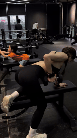 H&agrave; M&ocirc;i g&acirc;y tranh c&atilde;i Trong ph&ograve;ng gym: T&ocirc;n vinh vẻ đẹp hay l&agrave;m m&agrave;u? - Ảnh 11.