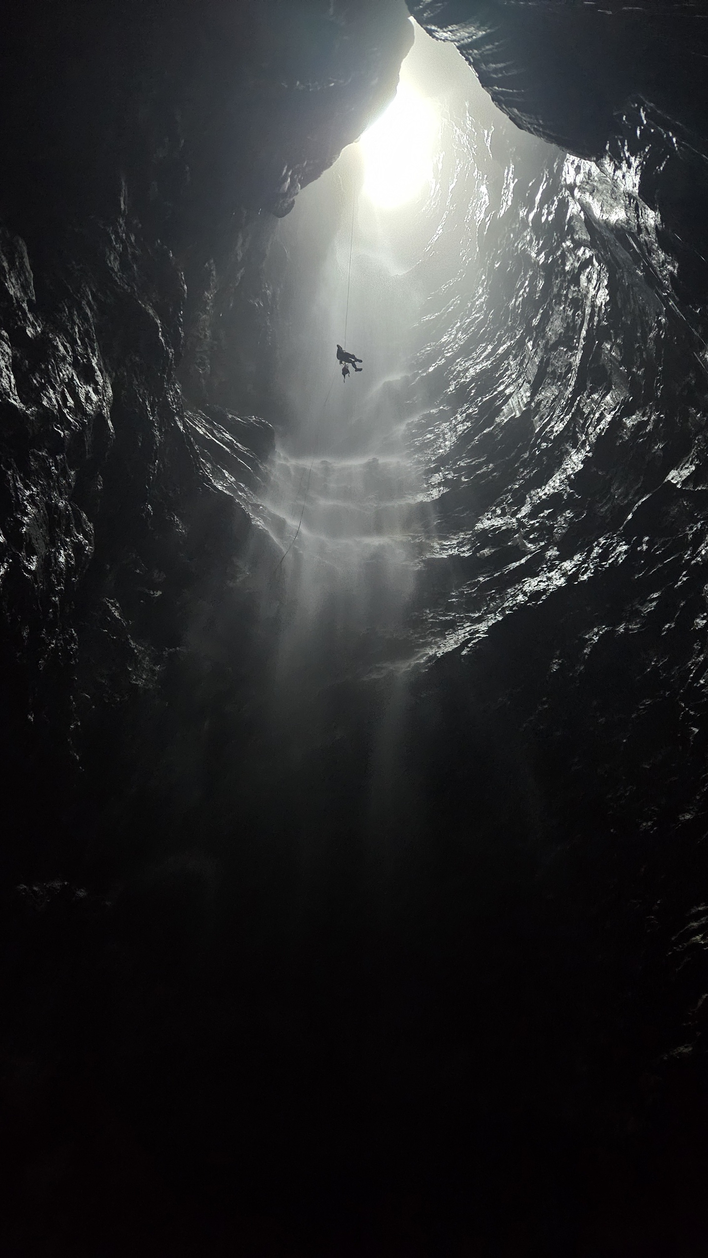 Chuy&ecirc;n gia h&eacute; lộ b&iacute; ẩn dưới hố sụt s&acirc;u 350m ở Phong Nha - Kẻ B&agrave;ng - Ảnh 2.