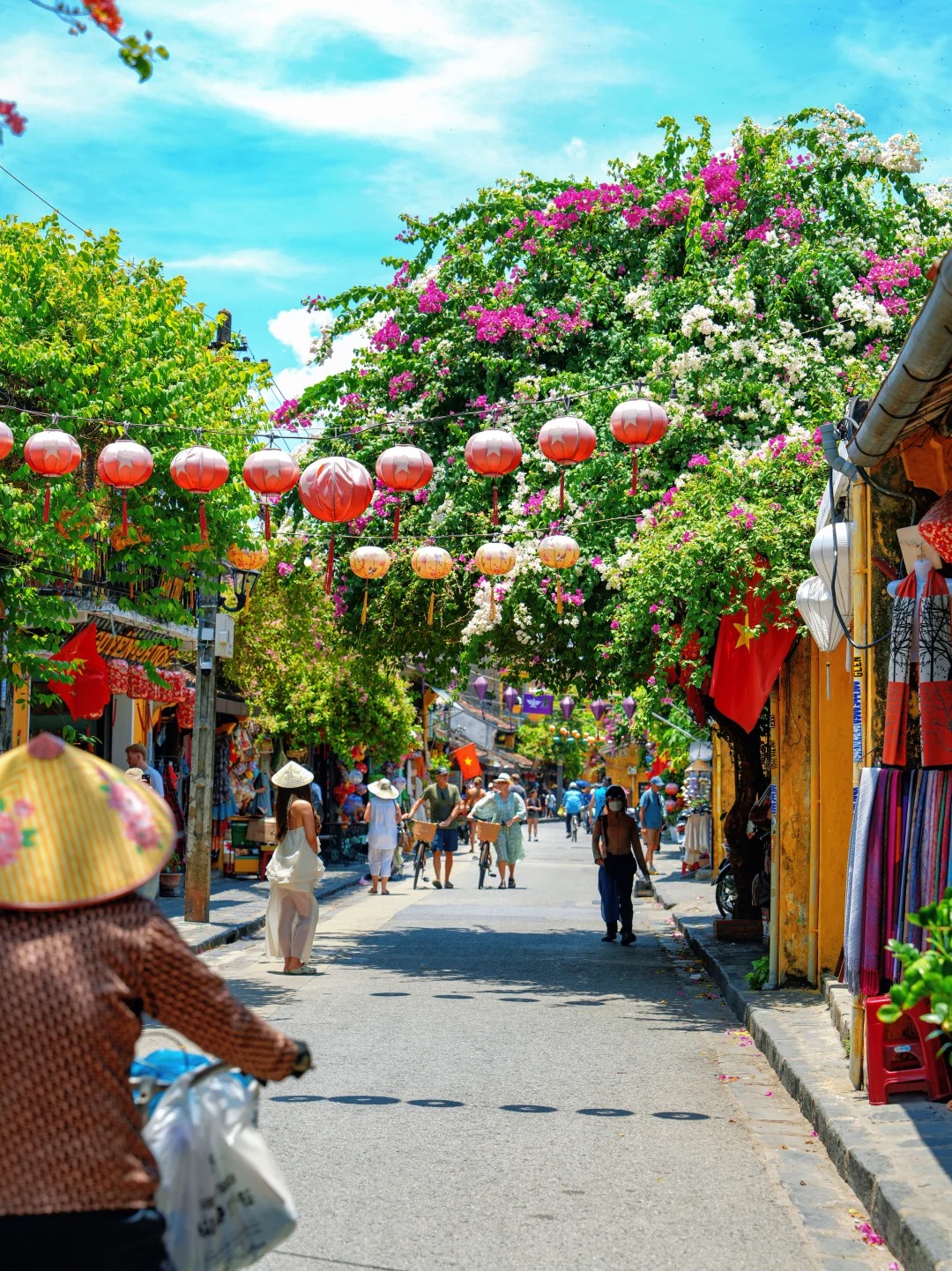 Kh&aacute;ch Trung Quốc kh&aacute;m ph&aacute; Đ&agrave; Nẵng v&agrave; Hội An: Thi&ecirc;n đường du lịch miền Trung 2026 - Ảnh 6.