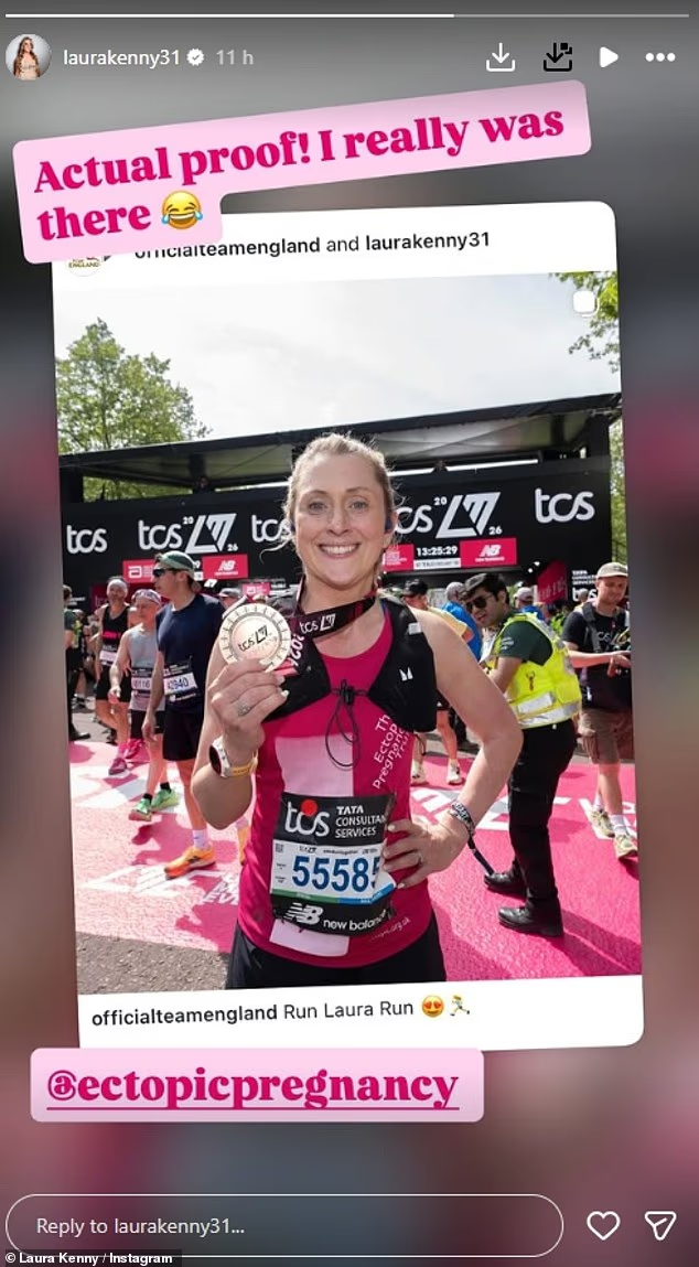 Khoảnh khắc x&uacute;c động của mẹ cho con b&uacute; sau marathon 42km của Laura Kenny - Ảnh 2.