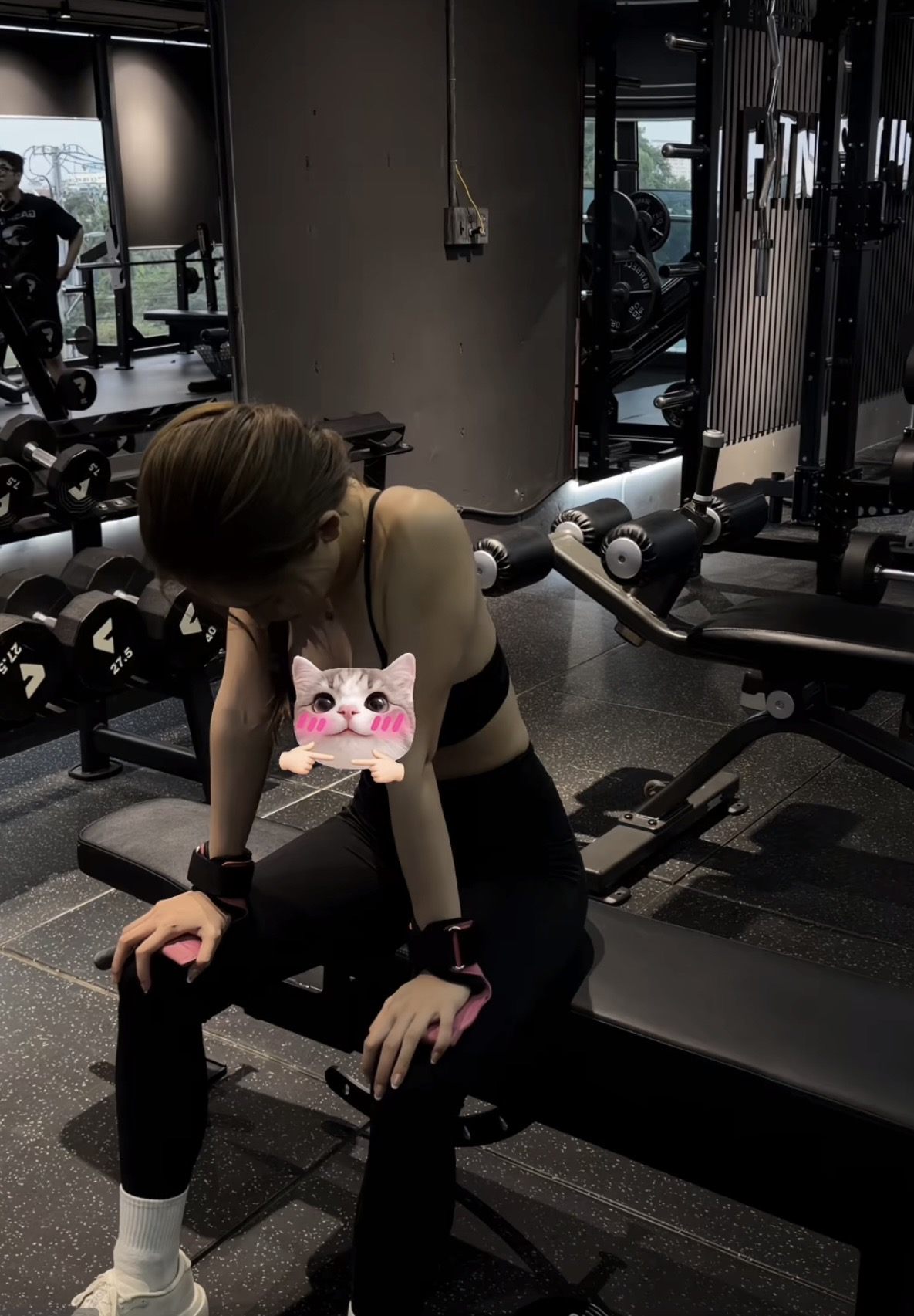 H&agrave; M&ocirc;i g&acirc;y tranh c&atilde;i Trong ph&ograve;ng gym: T&ocirc;n vinh vẻ đẹp hay l&agrave;m m&agrave;u? - Ảnh 6.