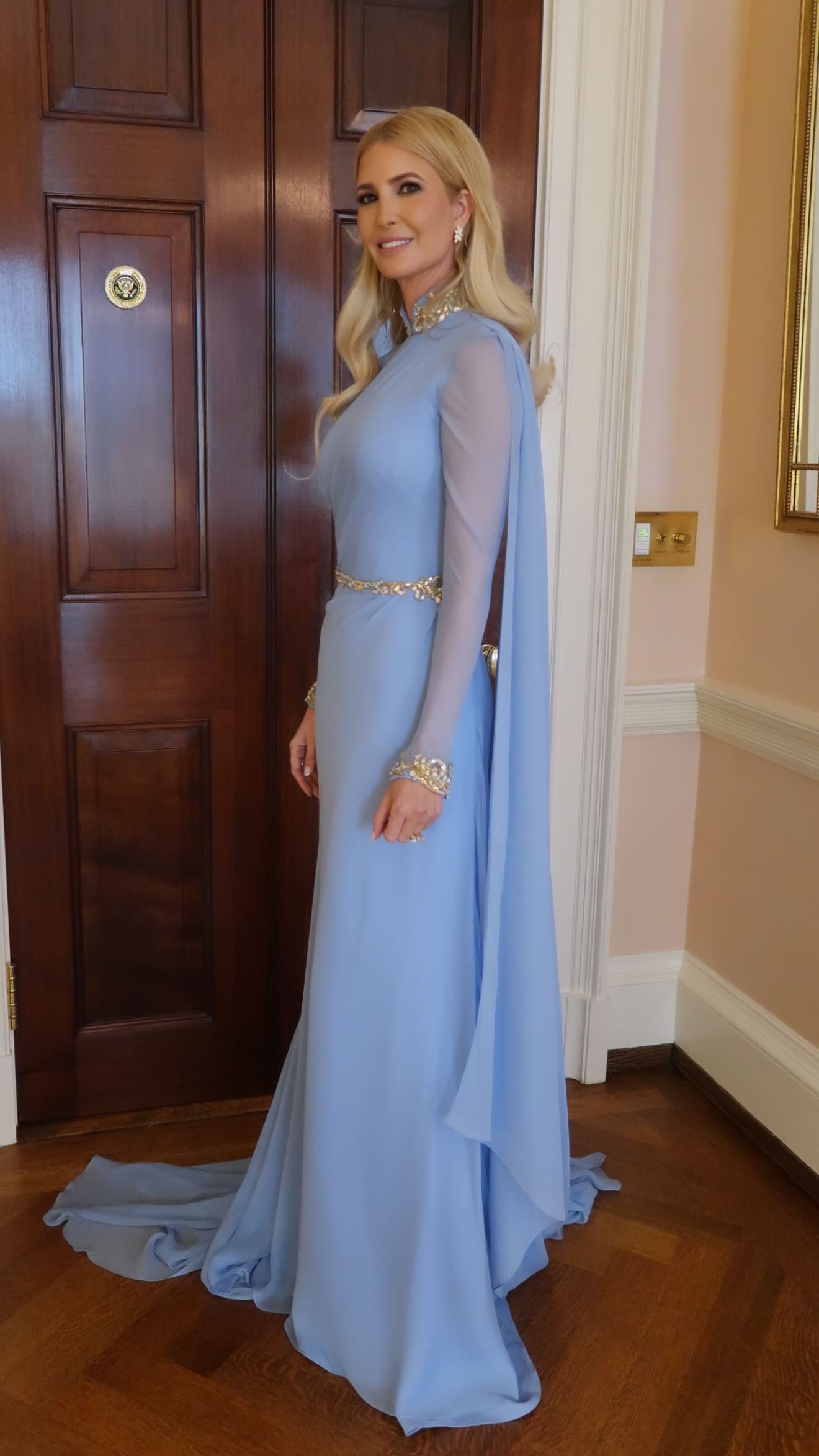 Melania Trump lộng lẫy trong đầm Dior Haute Couture tại quốc yến 2026 với Vua Charles - Ảnh 5.