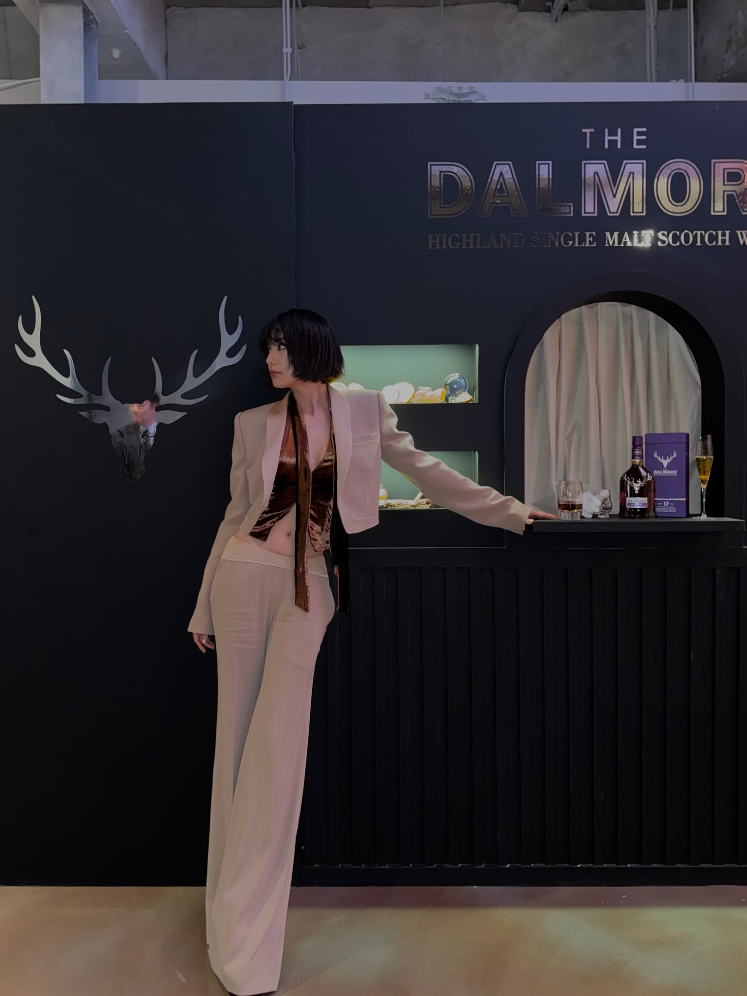 Mỹ nh&acirc;n đẹp nhất thế giới bị d&ograve;m ng&oacute; v&igrave; chiếc quần tựa như trong suốt- Ảnh 4.