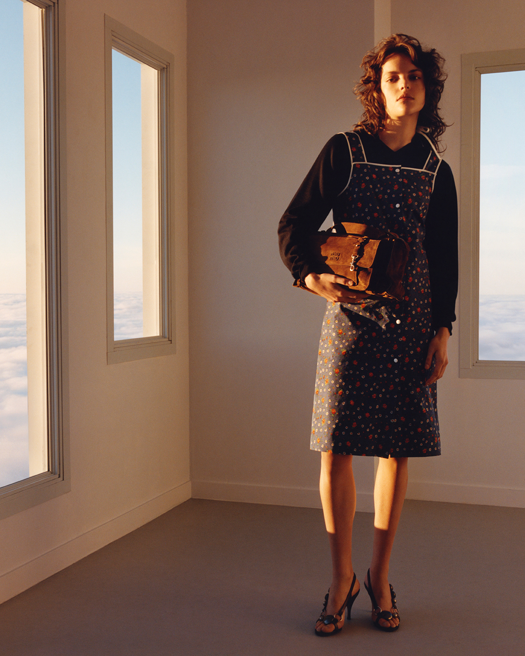 Miu Miu tiếp tục hại 1 người đẹp, từ minh tinh h&oacute;a c&ocirc; lao c&ocirc;ng- Ảnh 4.