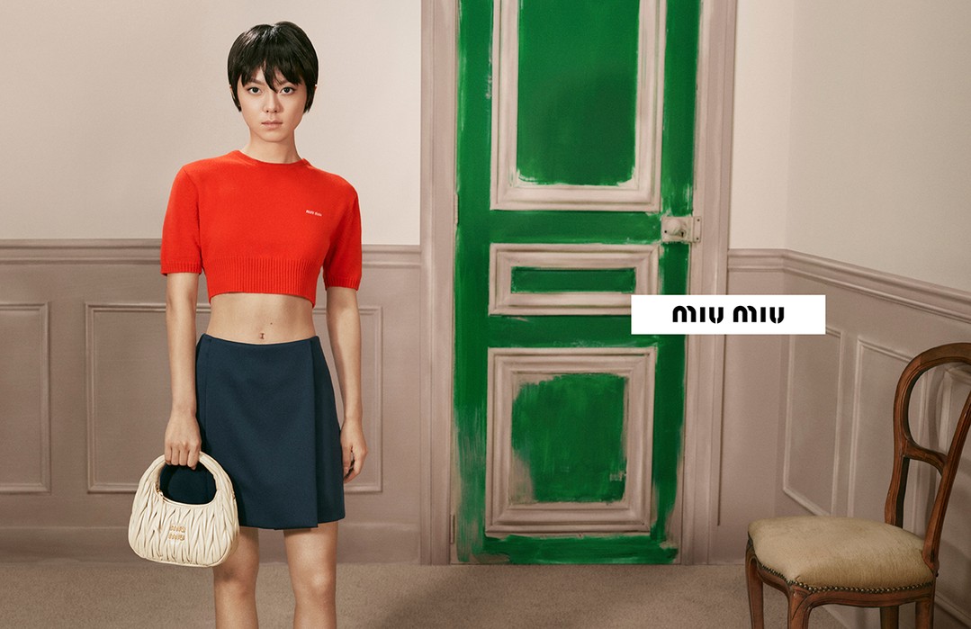 Miu Miu tiếp tục hại 1 người đẹp, từ minh tinh h&oacute;a c&ocirc; lao c&ocirc;ng- Ảnh 6.