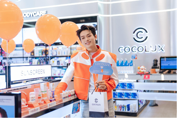 COCOLUX x La Roche-Posay khuấy động AEON Mall Long Bi&ecirc;n: B&ugrave;i Trường Linh thổi b&ugrave;ng cảm x&uacute;c - Ảnh 1.