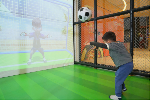 H&agrave; Nội t&igrave;m ra tọa độ v&agrave;ng cho con vận động: S&acirc;n chơi 1.500m&sup2; chuẩn Ch&acirc;u &Acirc;u, b&eacute; chơi m&ecirc; mải, mẹ thảnh thơi cafe - Ảnh 3.