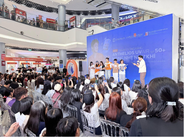 COCOLUX x La Roche-Posay khuấy động AEON Mall Long Bi&ecirc;n: B&ugrave;i Trường Linh thổi b&ugrave;ng cảm x&uacute;c - Ảnh 3.