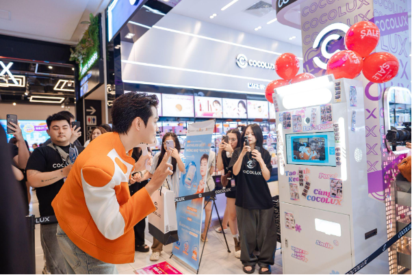 COCOLUX x La Roche-Posay khuấy động AEON Mall Long Bi&ecirc;n: B&ugrave;i Trường Linh thổi b&ugrave;ng cảm x&uacute;c - Ảnh 6.