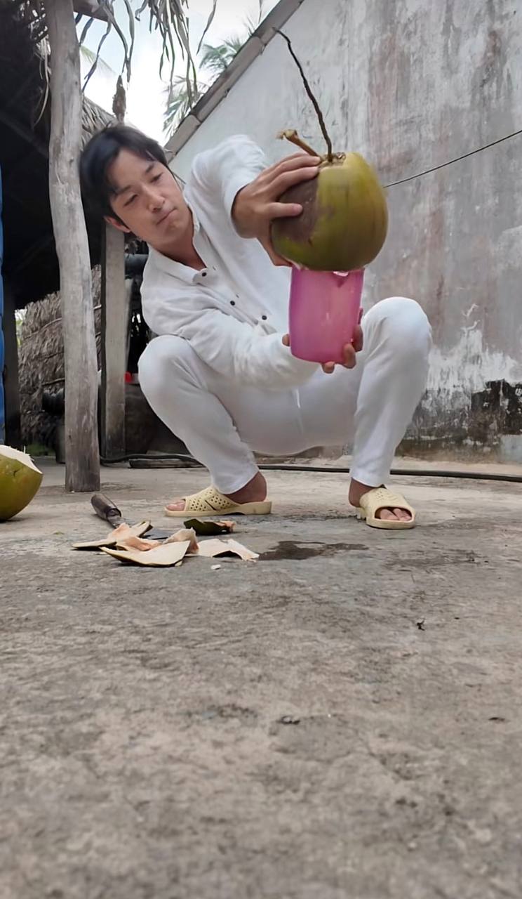 Du kh&aacute;ch Nhật Naoki kh&aacute;m ph&aacute; ẩm thực Việt Nam qua những b&aacute;t cơm gia đ&igrave;nh giản dị - Ảnh 7.