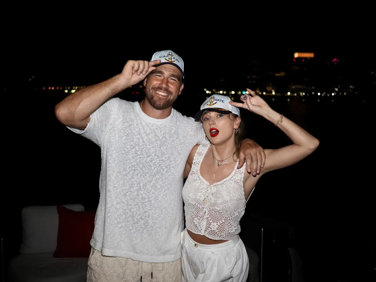 travis-kelce-posts-pictures-taylor-108678469e56b16-181454-1777477042040-1777477042607361937374.jpg
