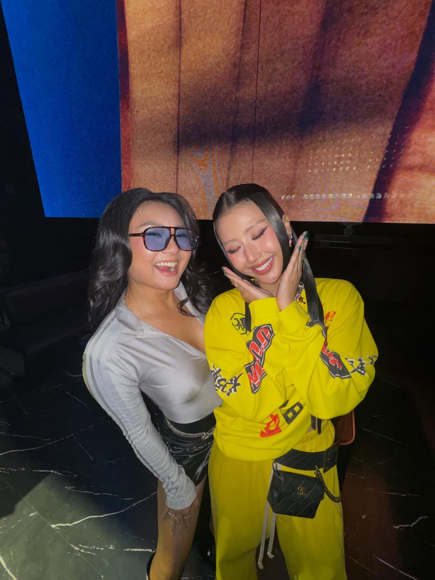 Quỳnh Anh Shyn v&agrave; những ph&aacute;t ng&ocirc;n mặn m&agrave; trong hậu trường sự kiện ra mắt ca sĩ 2026 - Ảnh 2.